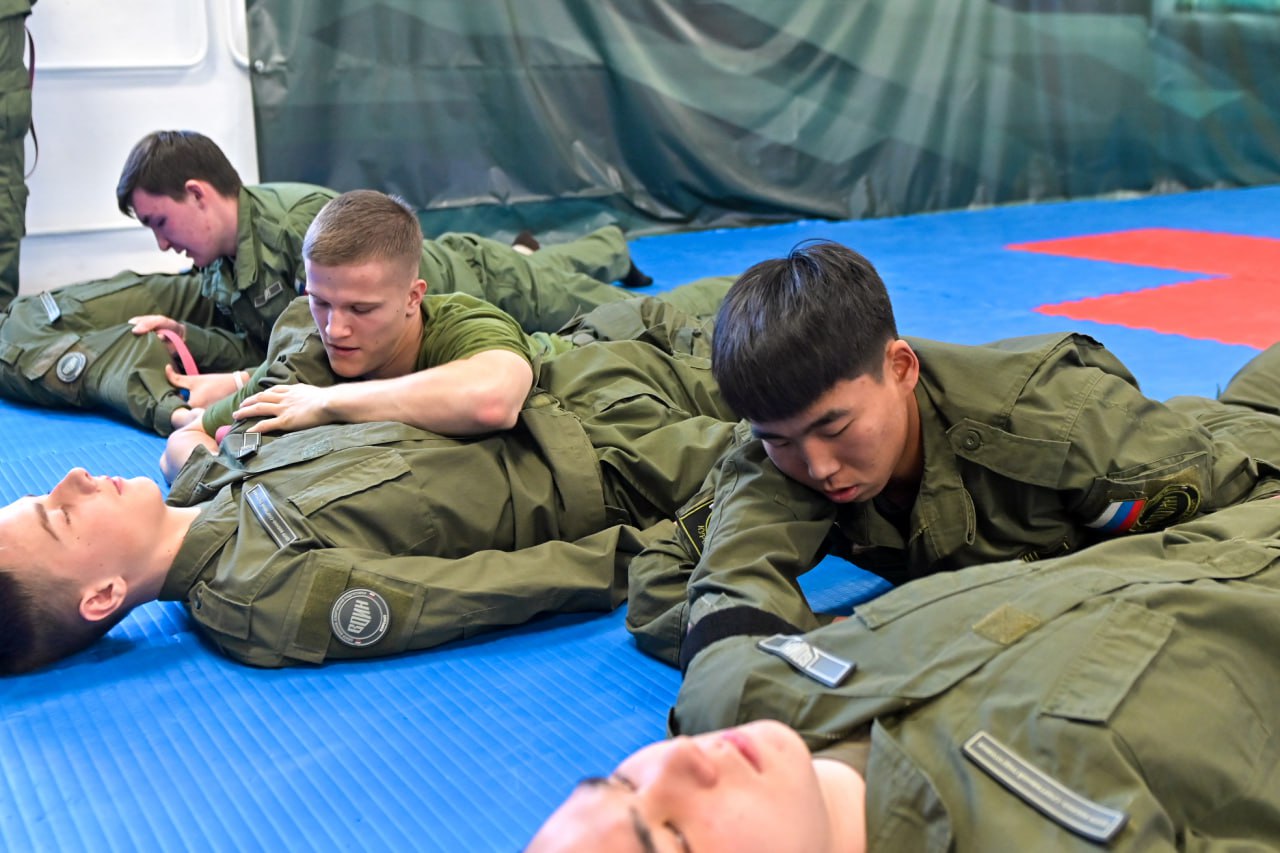 Юрий Трутнев посетил филиал Центра «ВОИН» в Бурятии Юрий Трутнев посетил филиал Центра «ВОИН» в Бурятии