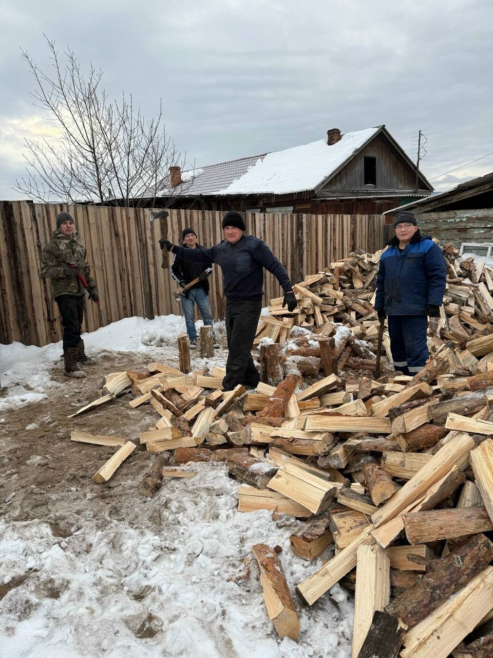 В Бурятии судебные приставы помогли родным своего коллеги Максима Кузнецова, погибшего на специальной военной операции В Бурятии судебные приставы помогли родным своего коллеги Максима Кузнецова, погибшего на специальной военной операции