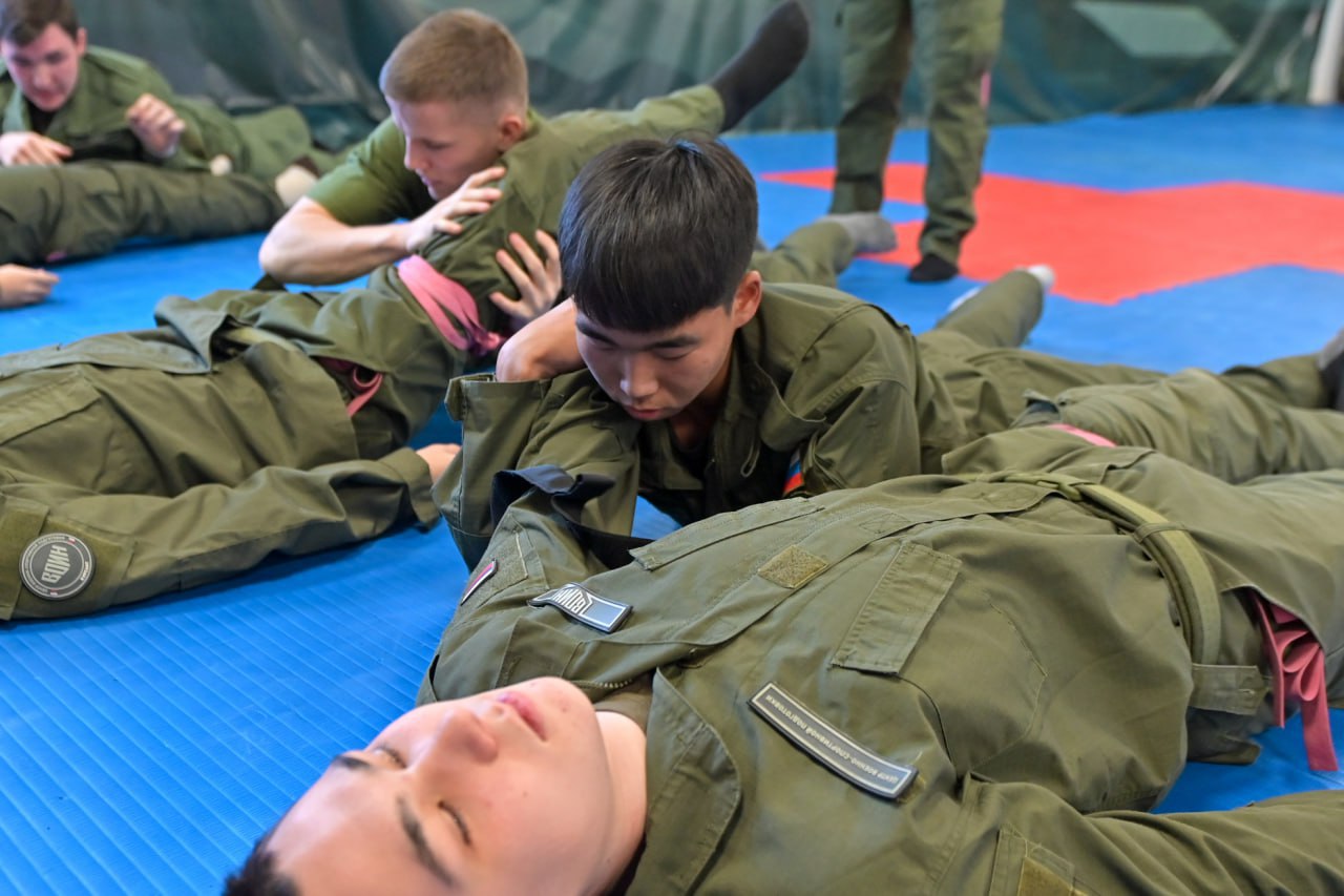 Юрий Трутнев посетил филиал Центра «ВОИН» в Улан-Удэ Юрий Трутнев посетил филиал Центра «ВОИН» в Улан-Удэ