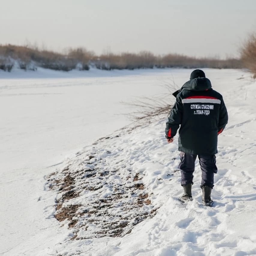 В Улан-Удэ на реках остаются участки с тонким льдом В Улан-Удэ на реках остаются участки с тонким льдом