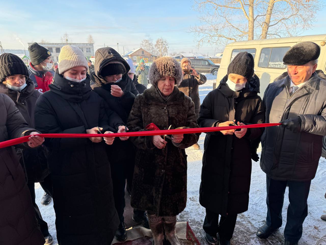 Председатель Народного Хурала Владимир Павлов вручил медали, благодарственные письма и памятные подарки отличившимся волонтерам Председатель Народного Хурала Владимир Павлов вручил медали, благодарственные письма и памятные подарки отличившимся волонтерам