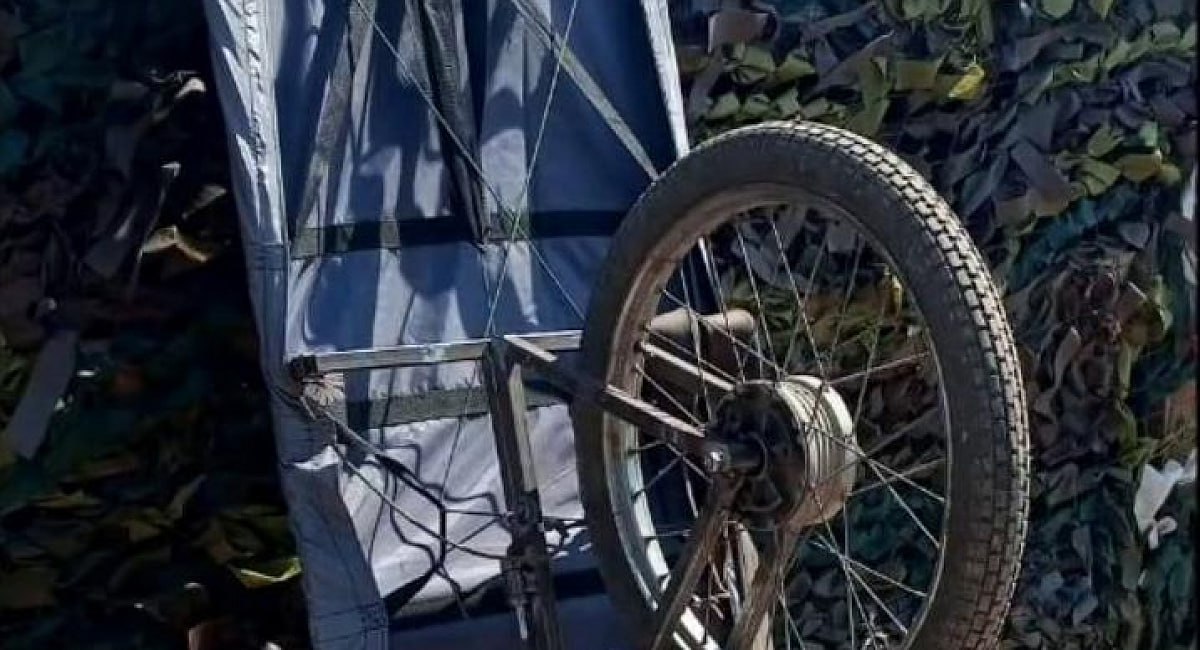 Бойцы СВО из Бурятии соорудили из подручных средств тележку для спасения раненых