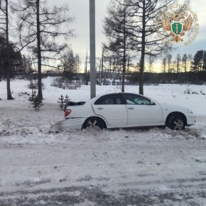 В Бурятии ребенок за рулем врезался в столб