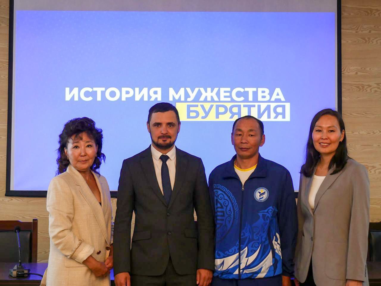 Сегодня, в День Героев Отечества, мы чествуем тех, кто своей храбростью, самоотверженностью и преданностью Родине заслужил высшие знаки отличия Сегодня, в День Героев Отечества, мы чествуем тех, кто своей храбростью, самоотверженностью и преданностью Родине заслужил высшие знаки отличия