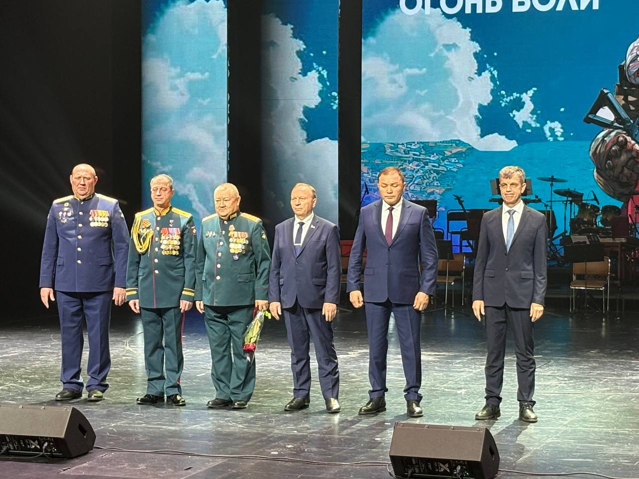 Председатель Народного Хурала Республики Бурятия Владимир Павлов поздравил защитников Родины со сцены Русского драматического театра, где сегодня прошло торжественное собрание общественности и праздничный концерт... Председатель Народного Хурала Республики Бурятия Владимир Павлов поздравил защитников Родины со сцены Русского драматического театра, где сегодня прошло торжественное собрание общественности и праздничный концерт...