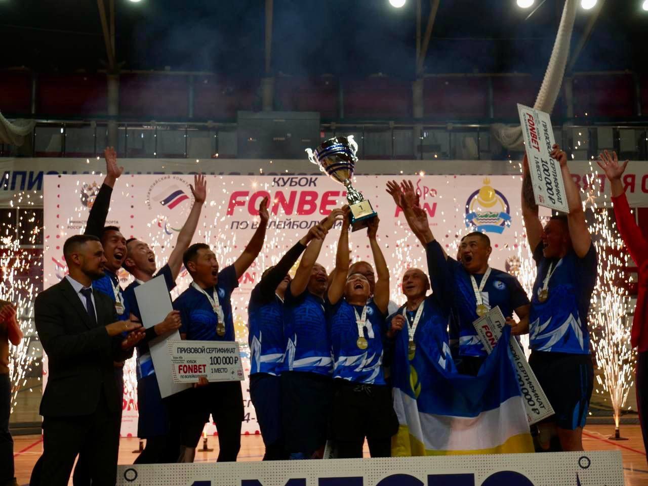 Сегодня, в День Героев Отечества, мы чествуем тех, кто своей храбростью, самоотверженностью и преданностью Родине заслужил высшие знаки отличия Сегодня, в День Героев Отечества, мы чествуем тех, кто своей храбростью, самоотверженностью и преданностью Родине заслужил высшие знаки отличия