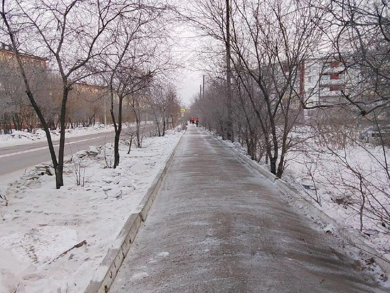 В Улан-Удэ усиливают уборку тротуаров В Улан-Удэ усиливают уборку тротуаров