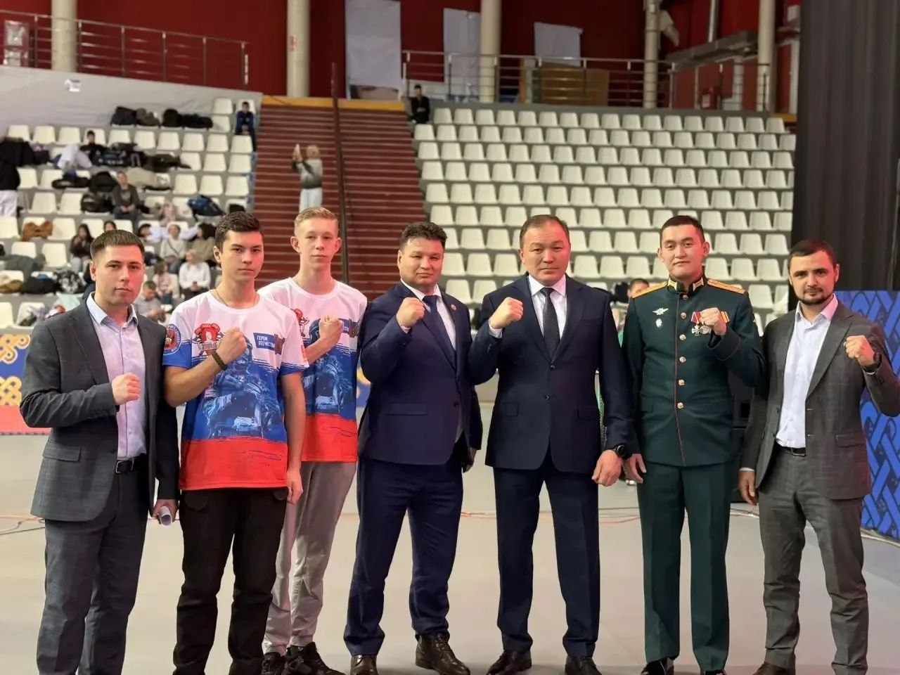 Сегодня, в День Героев Отечества, мы чествуем тех, кто своей храбростью, самоотверженностью и преданностью Родине заслужил высшие знаки отличия Сегодня, в День Героев Отечества, мы чествуем тех, кто своей храбростью, самоотверженностью и преданностью Родине заслужил высшие знаки отличия