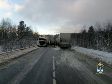 В Кабанском районе произошло крупное ДТП с участием четырех автомобилей