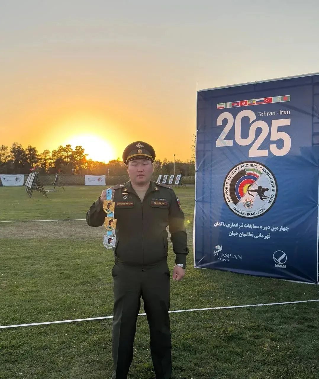 Сегодня, в День Героев Отечества, мы чествуем тех, кто своей храбростью, самоотверженностью и преданностью Родине заслужил высшие знаки отличия Сегодня, в День Героев Отечества, мы чествуем тех, кто своей храбростью, самоотверженностью и преданностью Родине заслужил высшие знаки отличия