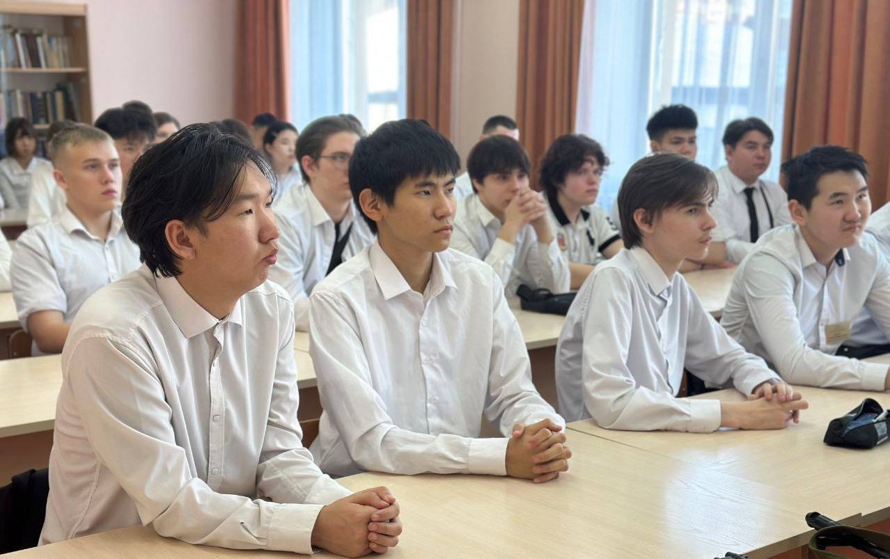 В Улан-Удэ ветераны транспортной полиции провели урок мужества и патриотизма для студентов техникума В Улан-Удэ ветераны транспортной полиции провели урок мужества и патриотизма для студентов техникума