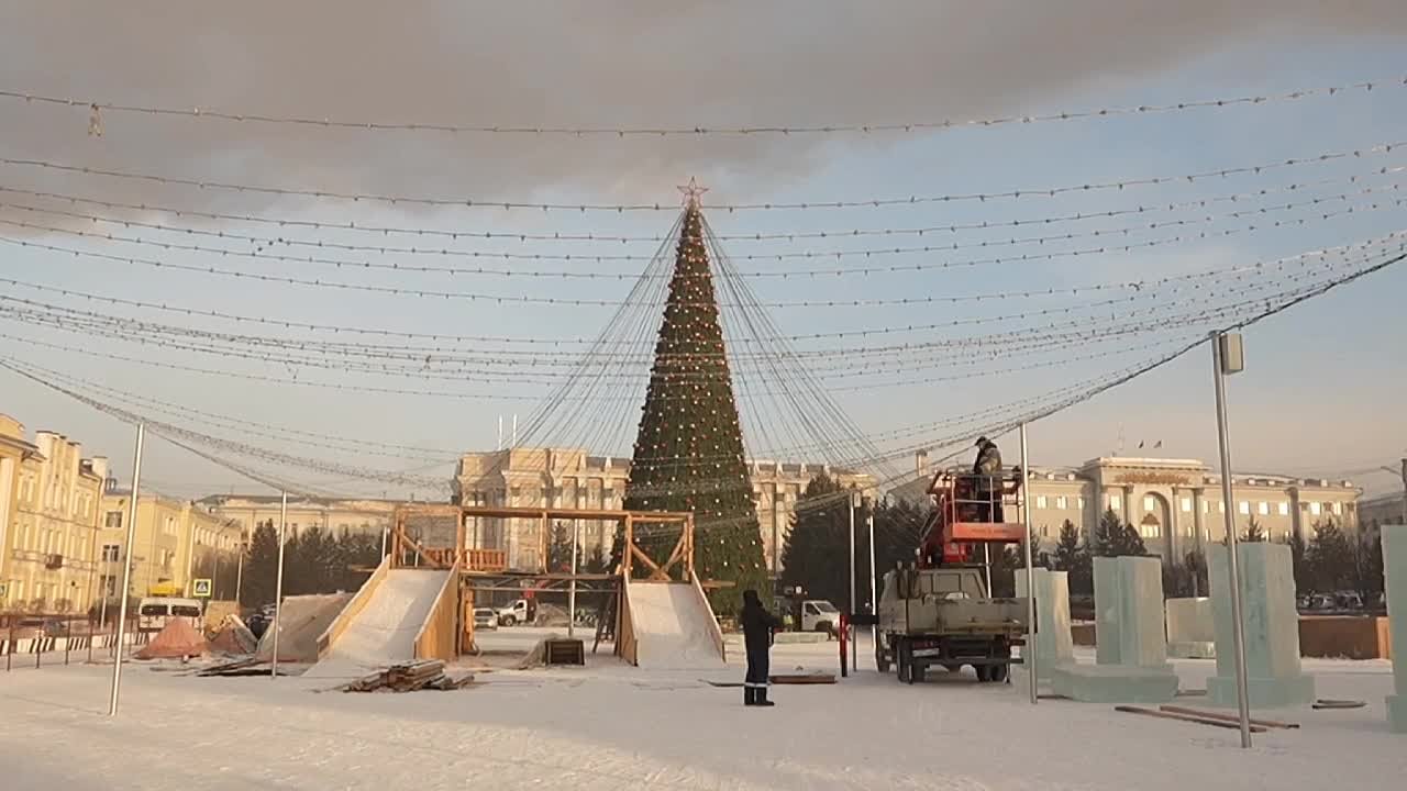 Ёлка не «улетит», а скульптур будет больше