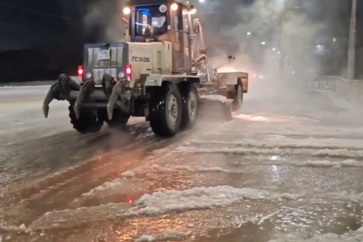 В Улан-Удэ ликвидируют последствия крупного пожара в ТЦ «Баянгол»