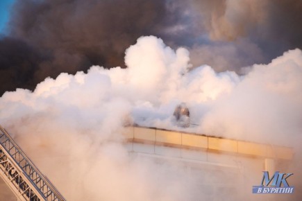 Уголовное дело возбуждено после крупного пожара в ТЦ «Баянгол» в Улан-Удэ