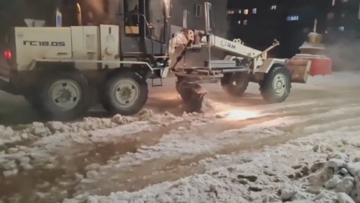 Сотрудники Комбината выехали на подсыпку и откачку участков, где скопилась вода после тушения пожара ТЦ “Баянгол”