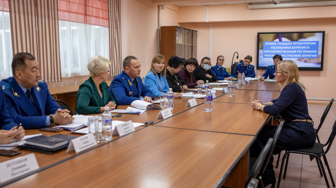 Прокурор республики обсудил проблемы травли и конфликтов в образовательных организациях Прокурор республики обсудил проблемы травли и конфликтов в образовательных организациях