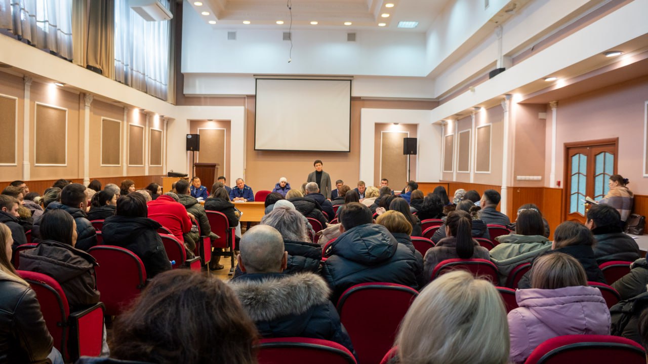 Заместитель прокурора республики встретился с предпринимателями, пострадавшими от пожара в ТЦ «Баянгол» Заместитель прокурора республики встретился с предпринимателями, пострадавшими от пожара в ТЦ «Баянгол»