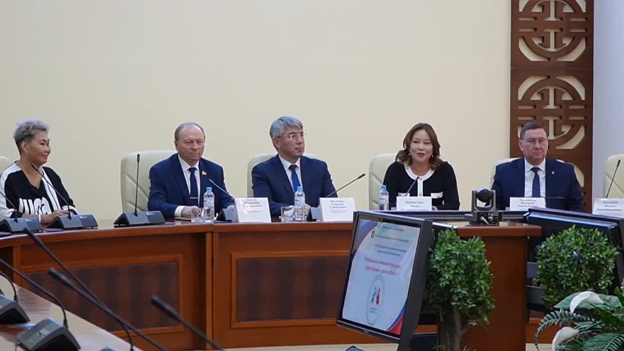 +30 новых граждан России. Бурятским подросткам вручили паспорта