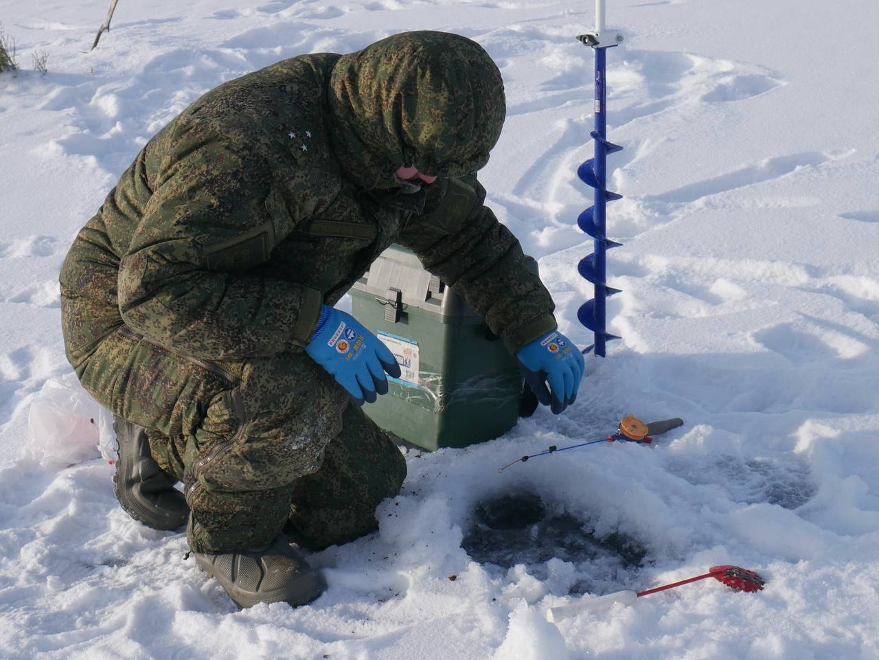 ПОБЕДУ ИЩУТ НА ЛЬДУ!. Сегодня на озере Щучье в Селенгинском районе прошёл IV Традиционный турнир по подлёдной ловле на мормышку среди участников боевых действий и ветеранов МВД