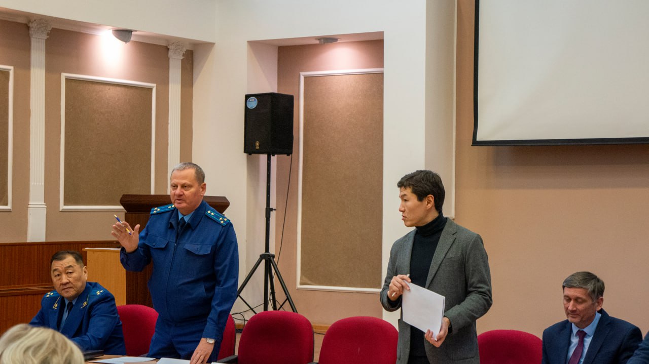 Заместитель прокурора республики встретился с предпринимателями, пострадавшими от пожара в ТЦ «Баянгол»