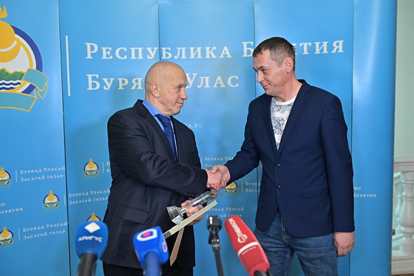 Алас Дурнын брин эрхэтэ тллэгшэ «Алас Дурнын Одон» Буряадай ажауугшада барюулаа