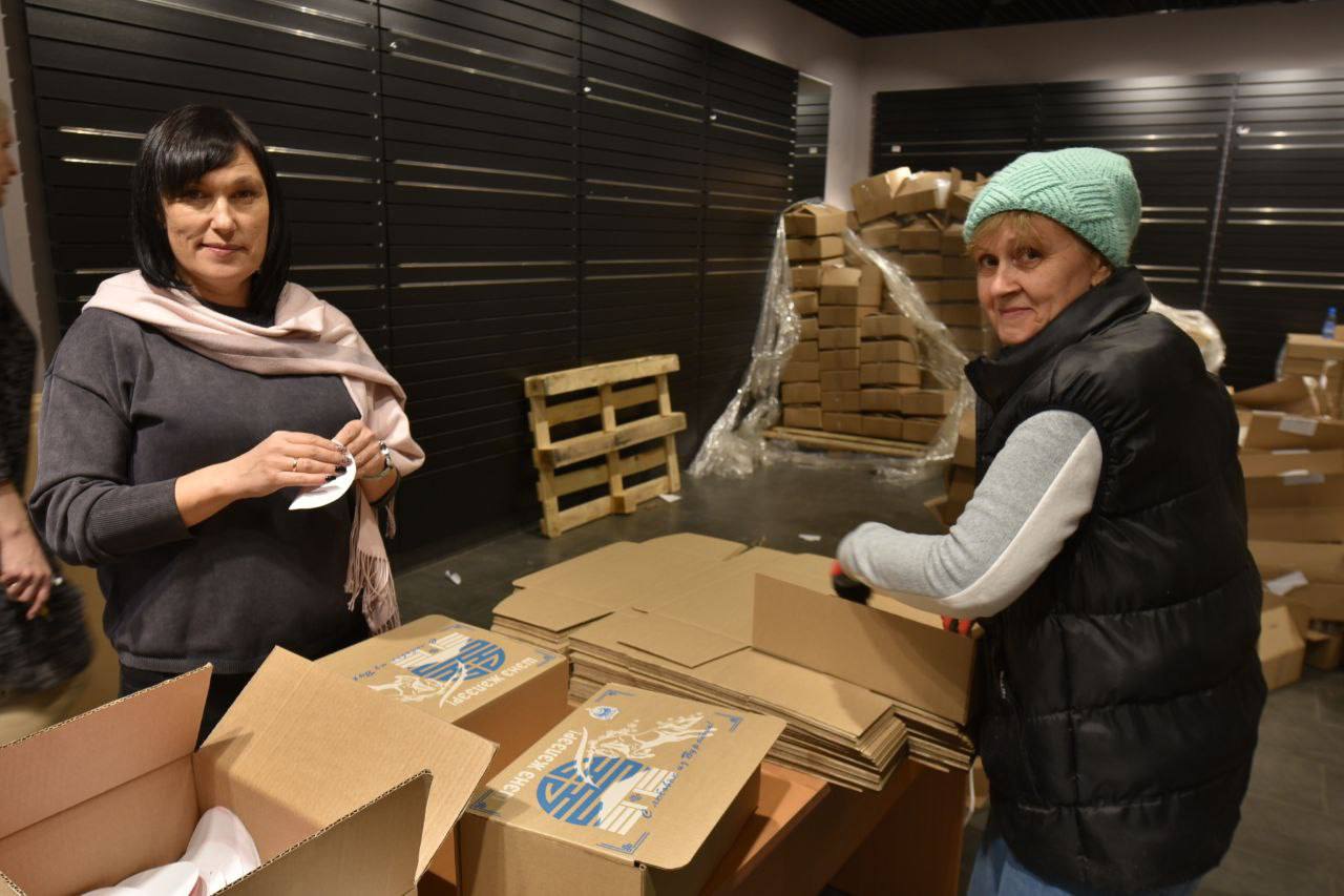 Морс, орешки, паштеты: На СВО из Бурятии отправили Новогодние подарки нашим бойцам