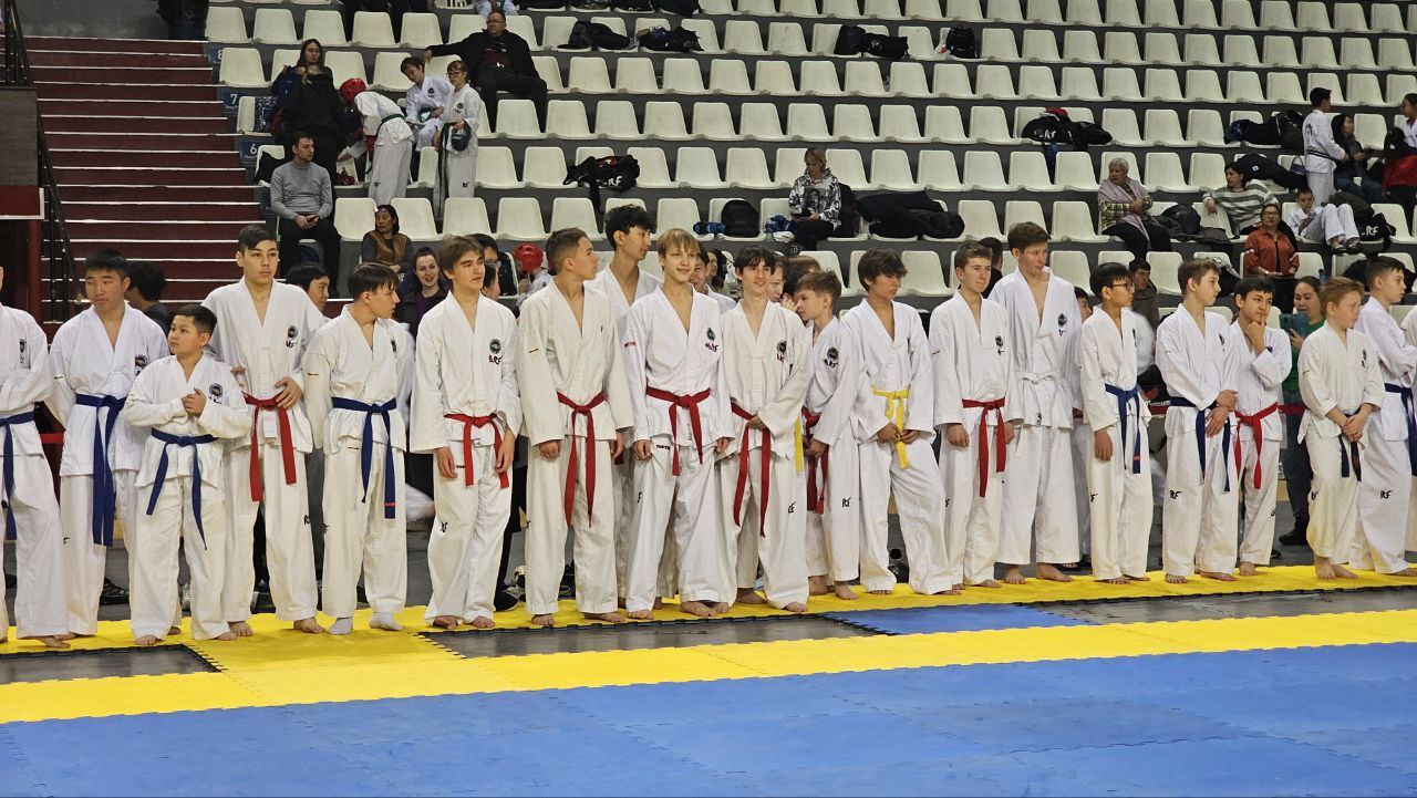 Сегодня в ФСК г. Улан-Удэ проходят Чемпионат и первенство Республики Бурятия по тхэквондо МФТ Сегодня в ФСК г. Улан-Удэ проходят Чемпионат и первенство Республики Бурятия по тхэквондо МФТ