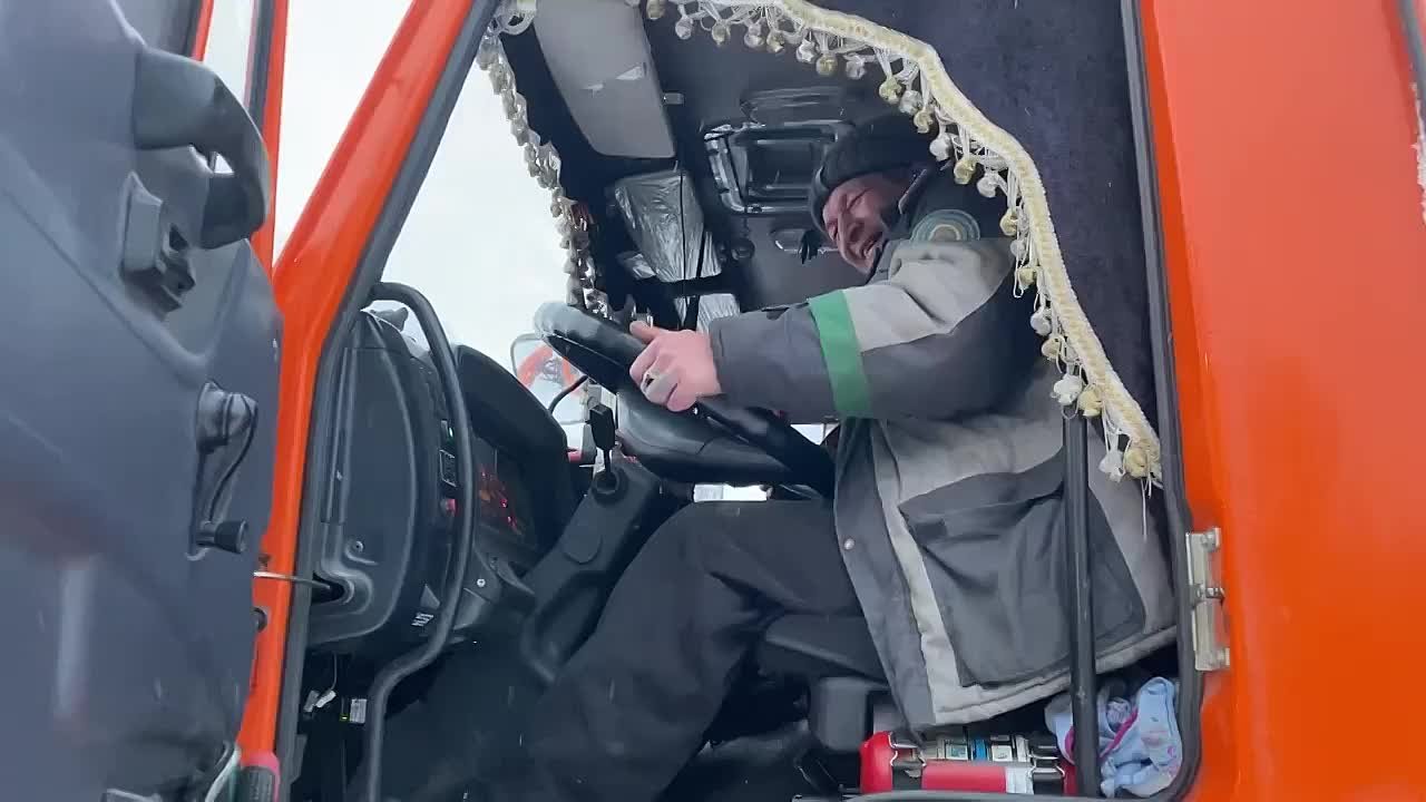 Комбинат по благоустройству подсыпает улицы Улан-Удэ