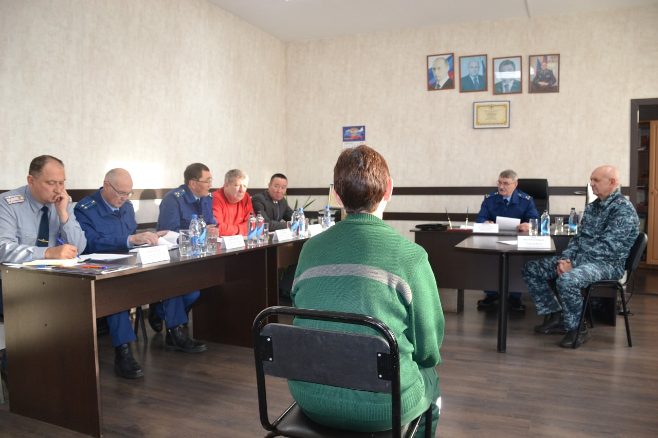 Первый заместитель прокурора республики проверил условия содержания осужденных в исправительной колонии