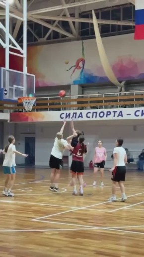 А вы как проводите вечер?. Наши девчонки из женской сборной Бурятии по баскетболу (2009-2010 г.р.) под руководством тренера Оксаны Плюсниной отрабатывают тактические приемы нападения!