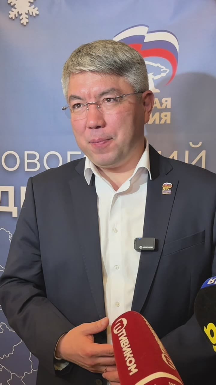 Время чудес и подарков. Сегодня региональное отделение партии «Единая Россия» и «Движение первых» провели в Улан-Удэ ежегодную всероссийскую акцию «Елка желаний»