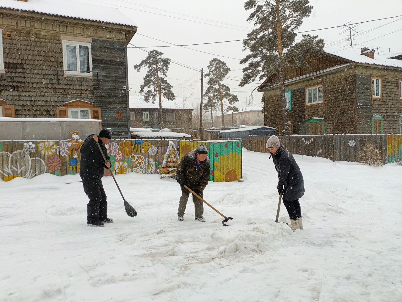 ТОСовцы Улан-Удэ помогли расчищать дворы и улицы