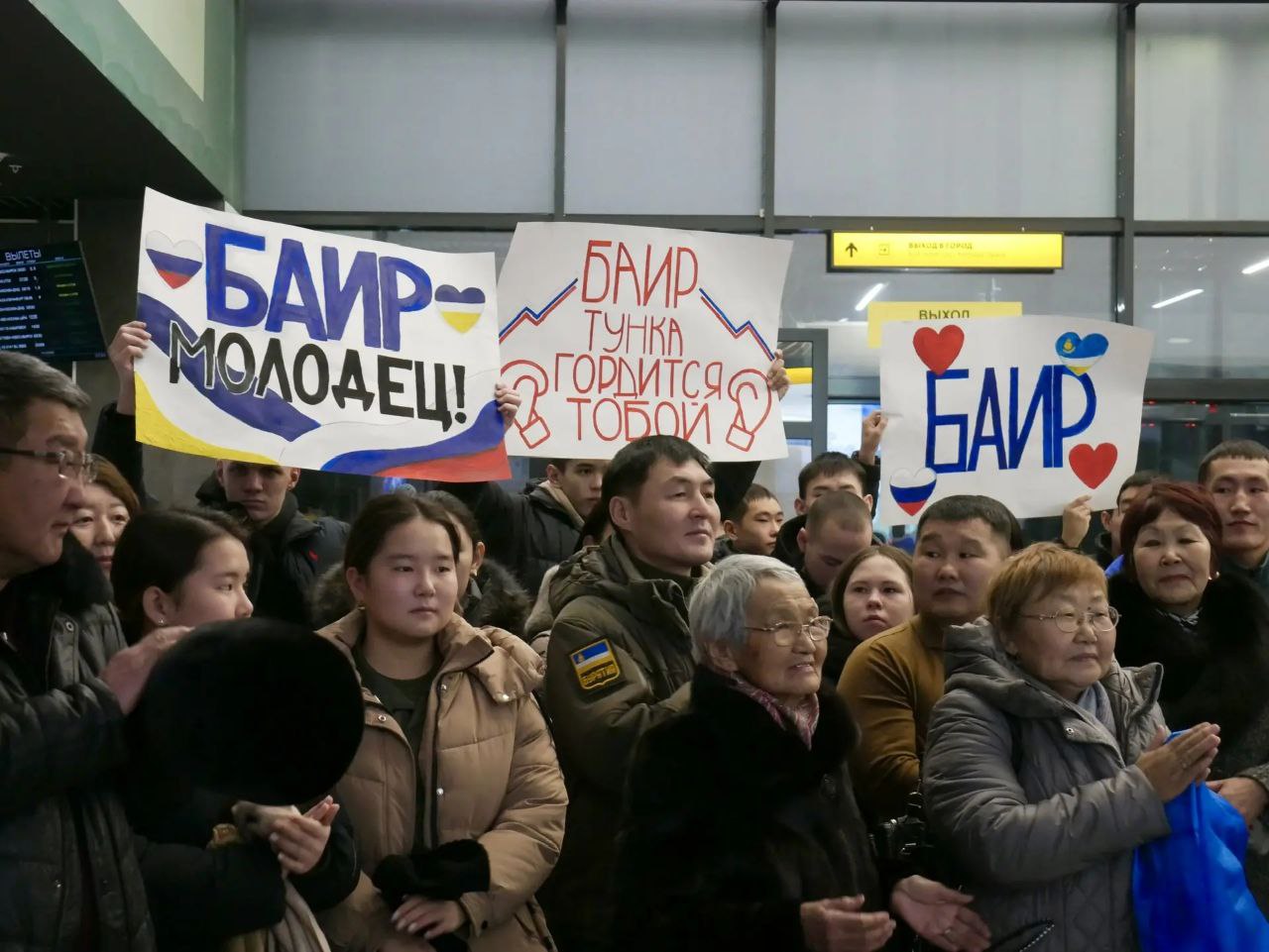 Дорогие друзья!. Сегодня мы встречаем на Родине нашего Чемпиона, серебряного призёра Чемпионата мира по боксу в г. Дубай – Баира Батлаева Дорогие друзья!. Сегодня мы встречаем на Родине нашего Чемпиона, серебряного призёра Чемпионата мира по боксу в г. Дубай – Баира Батлаева