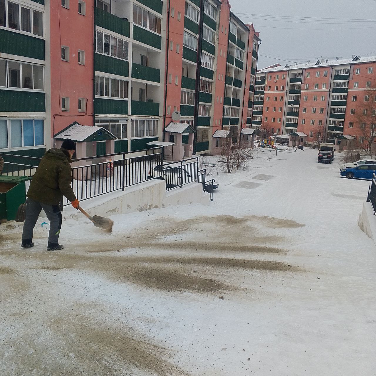 На городских улицах установлены 132 ящика с песком На городских улицах установлены 132 ящика с песком