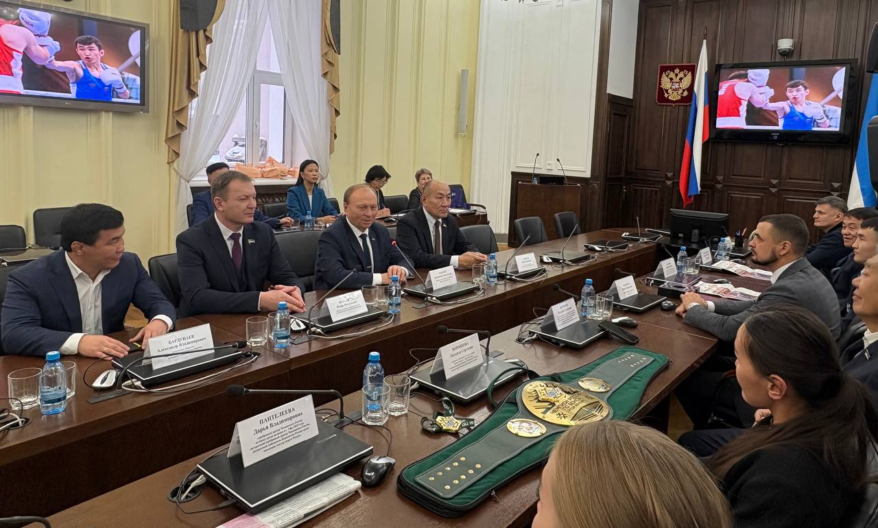 В парламенте Бурятии сегодня чествовали серебряного призера Чемпионата мира по боксу среди мужчин в г. Дубай Баира Батлаева, победительниц Чемпионата России по боксу-2025 Дариму Сандакову и Людмилу Воронцову, серебряного... В парламенте Бурятии сегодня чествовали серебряного призера Чемпионата мира по боксу среди мужчин в г. Дубай Баира Батлаева, победительниц Чемпионата России по боксу-2025 Дариму Сандакову и Людмилу Воронцову, серебряного...