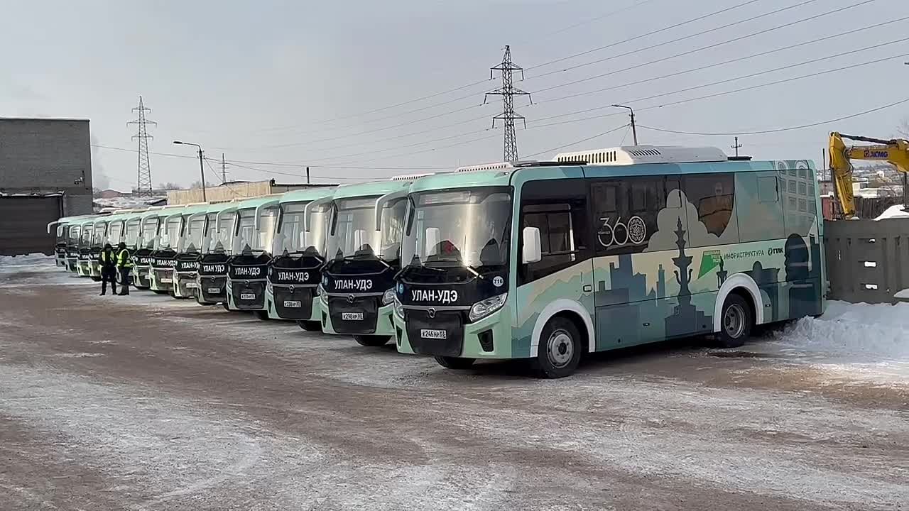 В Улан-Удэ водителям «Городских маршрутов» вручили ключи от 30 новых полунизкопольных автобусов среднего класса