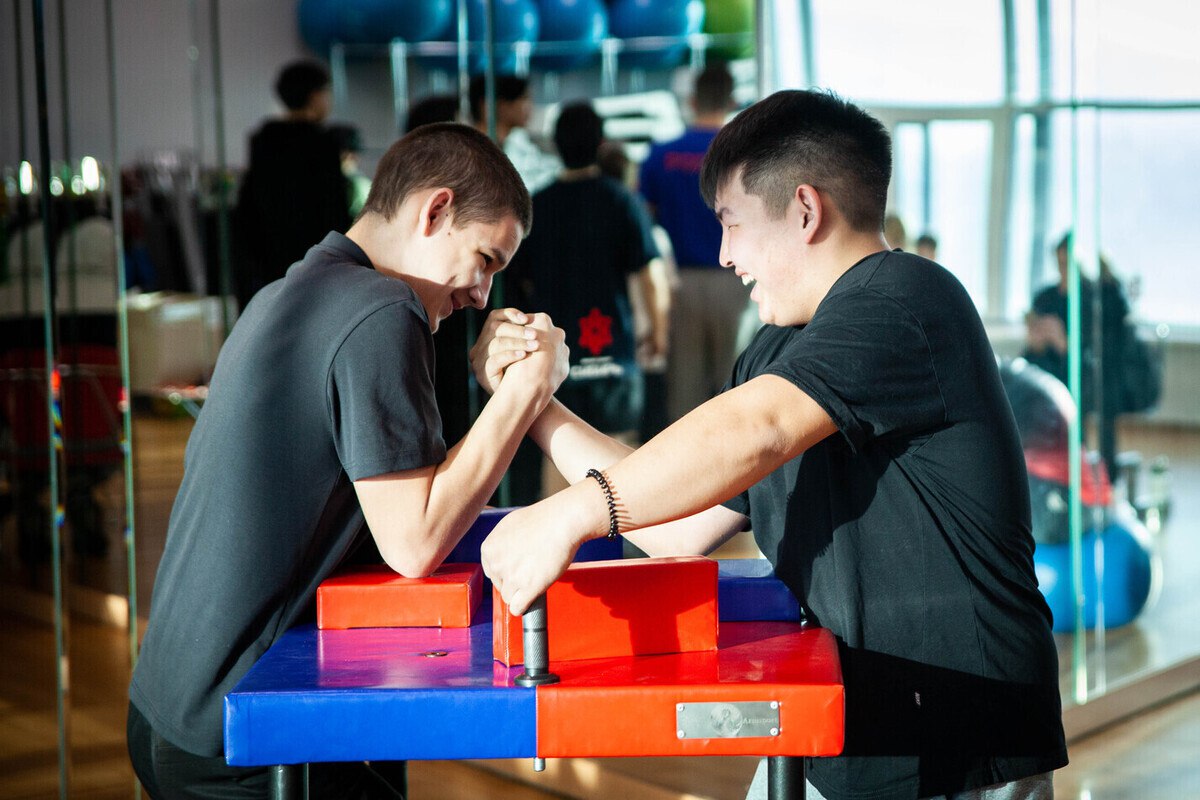 В Улан-Удэ прошёл предновогодний турнир по армрестлингу