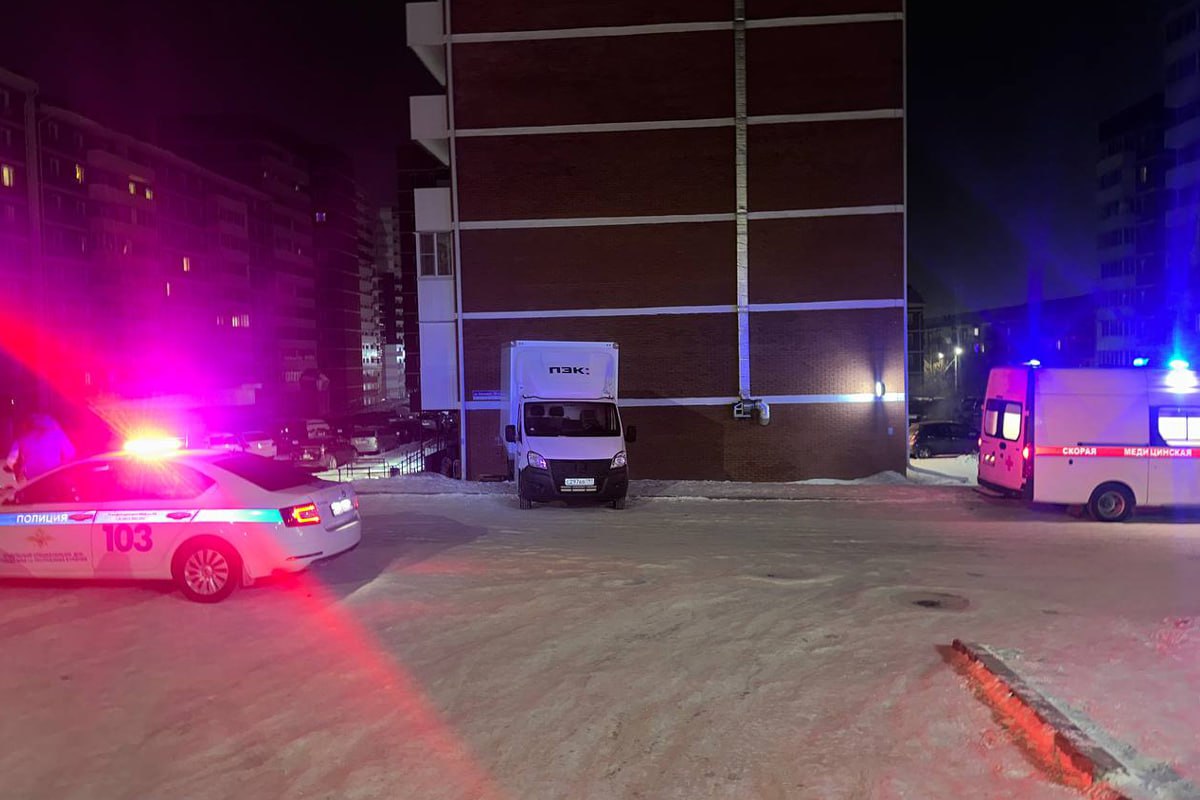 Водитель скончался под колесами личного автомобиля