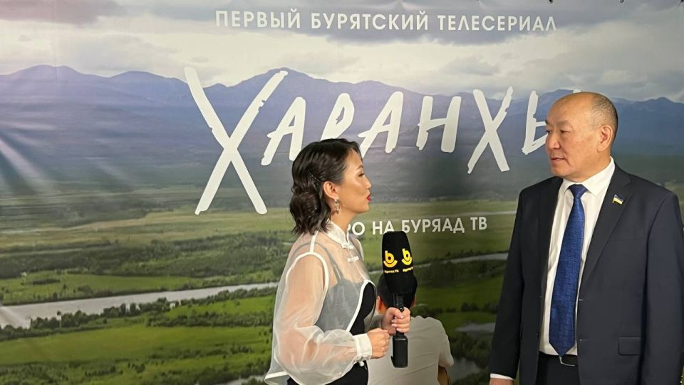 Заместитель Председателя Народного Хурала Бурятии Баир Гармаев посмотрел закрытую премьеру первого молодежного телесериала «Харанхы»
