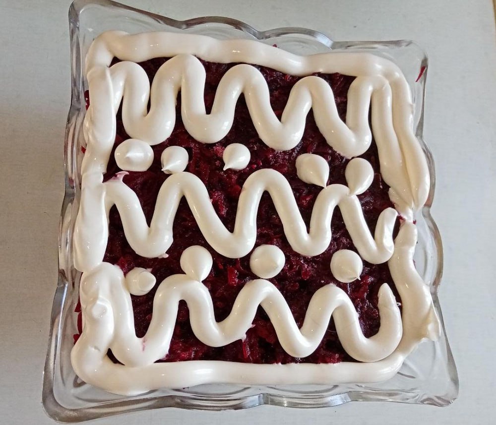 «Оливье» без майонеза и другие лайфхаки: как уменьшить калорийность новогодних блюд