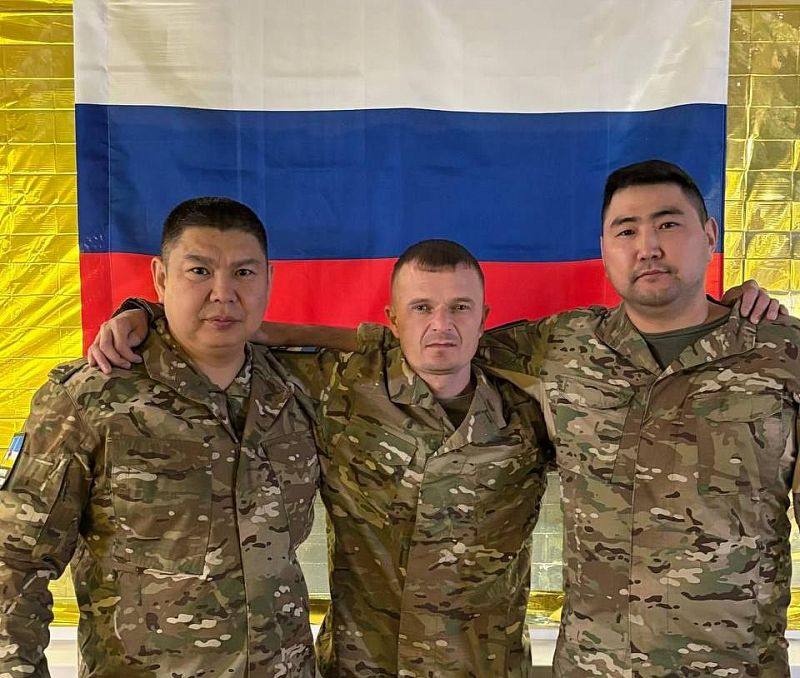 Полгода спасали бойцов: бурятские врачи вернулись из Курской области