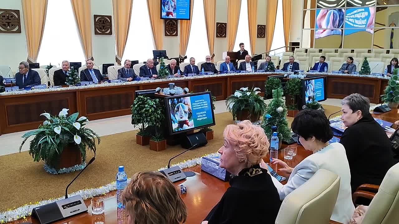 Глава Бурятии встретился с представителями совещательных органов