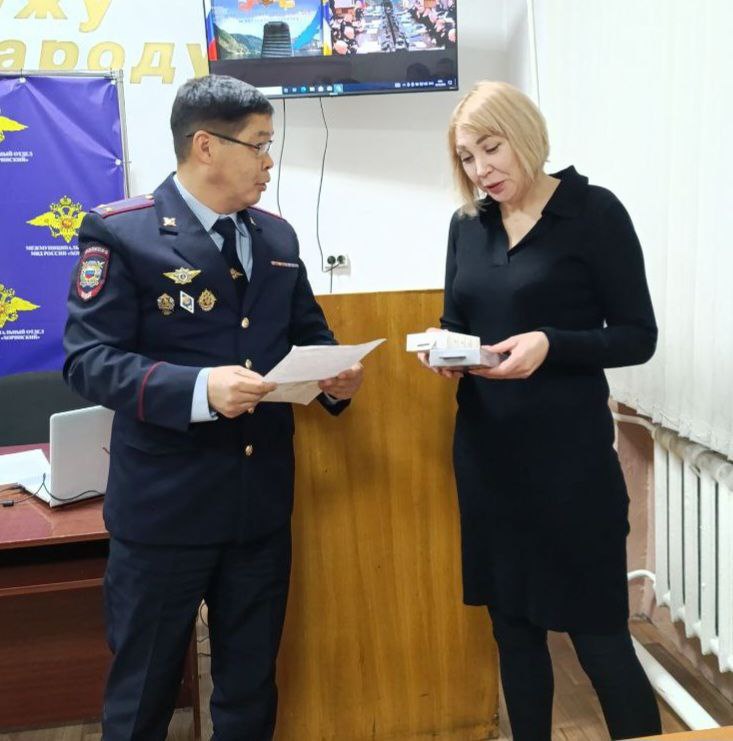 Полицейские Хоринского района исполнили новогоднее желание подростка Полицейские Хоринского района исполнили новогоднее желание подростка