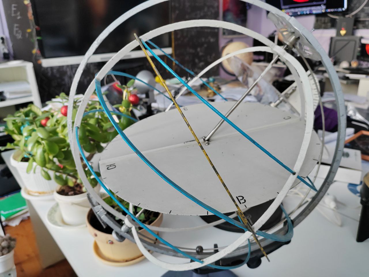 Сегодня наблюдаем большое красивое солнце Сегодня наблюдаем большое красивое солнце