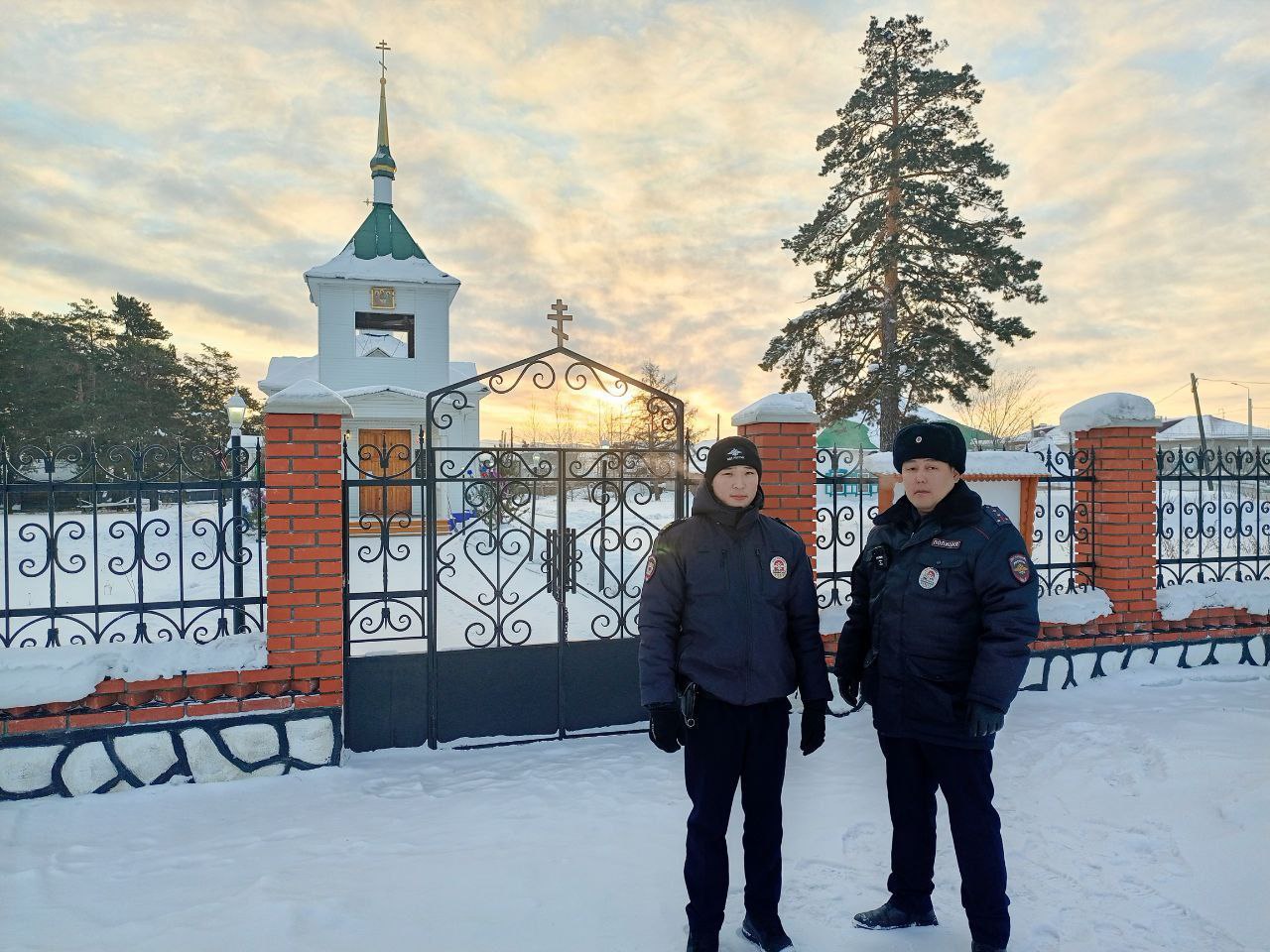 Полиция Бурятии поздравляет всех жителей и гостей региона с светлым праздником Рождества Христова! Полиция Бурятии поздравляет всех жителей и гостей региона с светлым праздником Рождества Христова!