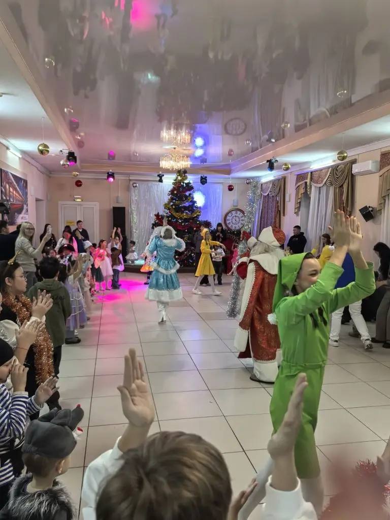 Новогодняя ёлка для детей сотрудников полиции состоялась в Улан-Удэ Новогодняя ёлка для детей сотрудников полиции состоялась в Улан-Удэ