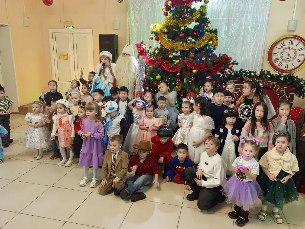 Новогодняя ёлка для детей сотрудников полиции состоялась в Улан-Удэ Новогодняя ёлка для детей сотрудников полиции состоялась в Улан-Удэ