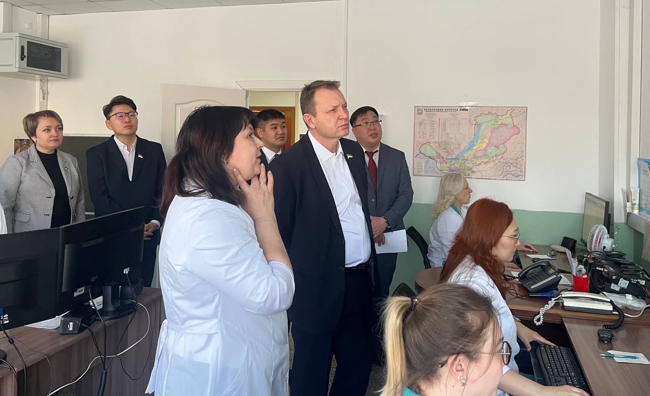 Депутаты Комитета Народного Хурала Бурятии по социальной политике под председательством Игоря Марковца провели сегодня выездное заседание на Станции скорой медицинской помощи г. Улан-Удэ Депутаты Комитета Народного Хурала Бурятии по социальной политике под председательством Игоря Марковца провели сегодня выездное заседание на Станции скорой медицинской помощи г. Улан-Удэ