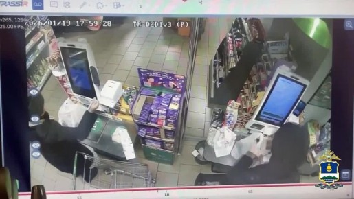 В Улан-Удэ полицейские задержали 25-летнего местного жителя, похитившего кофе из магазина