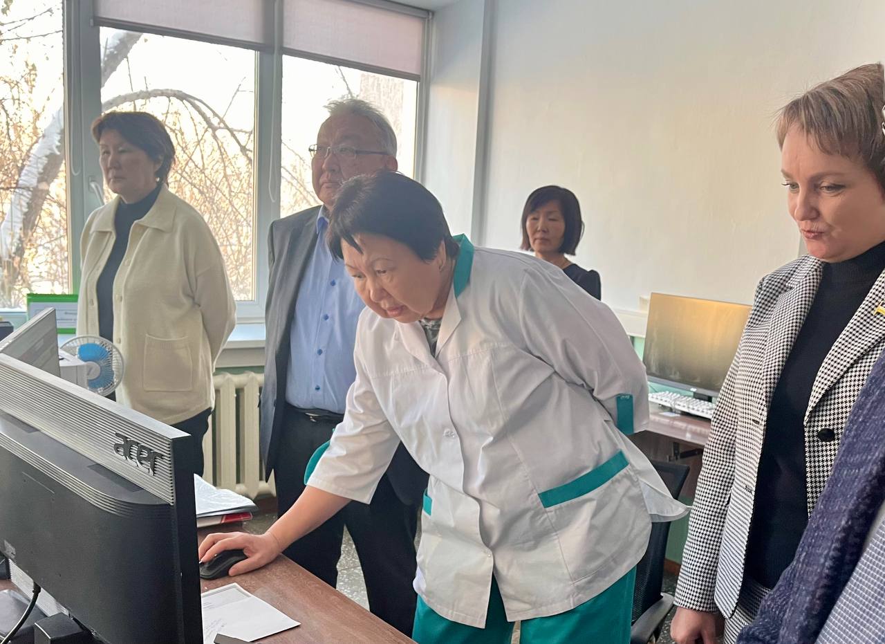 Депутаты Комитета Народного Хурала Бурятии по социальной политике под председательством Игоря Марковца провели сегодня выездное заседание на Станции скорой медицинской помощи г. Улан-Удэ Депутаты Комитета Народного Хурала Бурятии по социальной политике под председательством Игоря Марковца провели сегодня выездное заседание на Станции скорой медицинской помощи г. Улан-Удэ